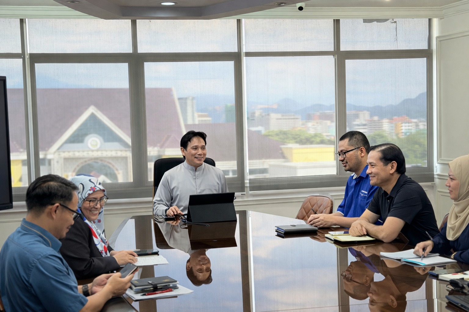 KUNJUNGAN HORMAT PENGARAH FELCRA BERHAD NEGERI PERAK